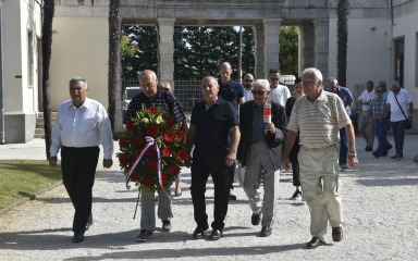 Grad ni ove godine neće polagati vijence na spomenik poginulim partizanima