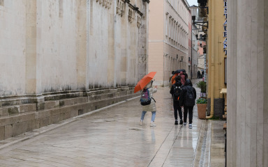 Danas kiša, u Dalmaciji moguće i olujno nevrijeme