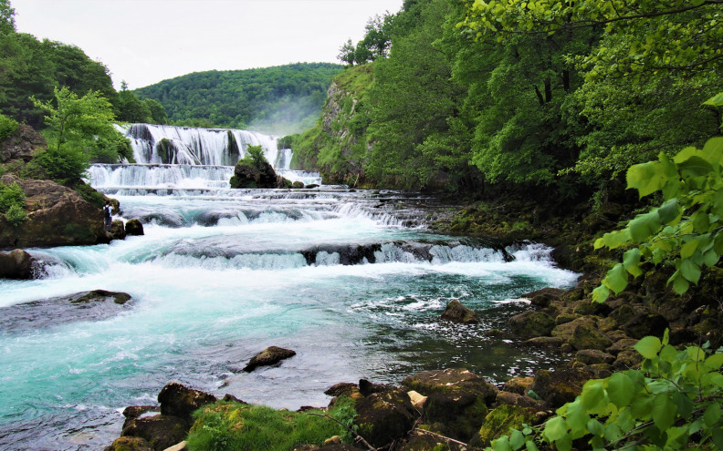 NAPAD NA RIJECI UNI! Novinarka i snimatelj napadnuti tijekom snimanja priloga!