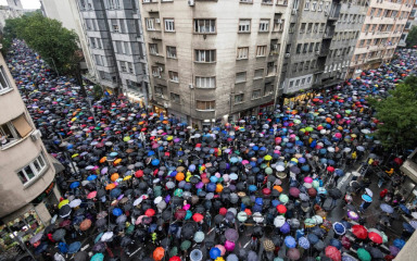 Tisuće na prosvjedu u Beogradu; Dragan Bjelogrlić: Mladi na ulici daju nadu da ćemo se možda podići s dna