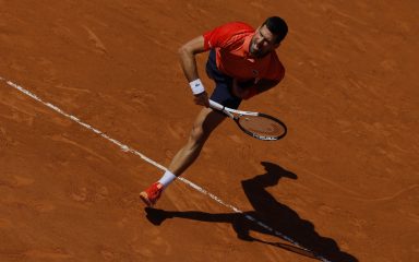 [VIDEO] Đoković ponovno luduje u Parizu, srpski tenisač častio publiku psovkama