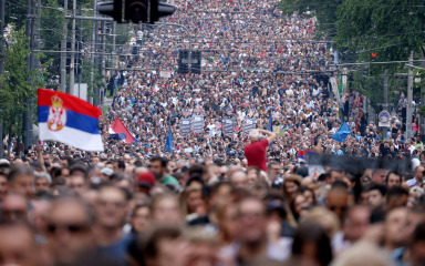 Val prosvjeda “Srbija protiv nasilja” nastavljen blokadom prometnica