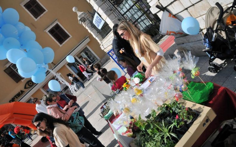 Autistična beba ne gleda majku, ne uzvraća osmijeh, ne reagira na ime
