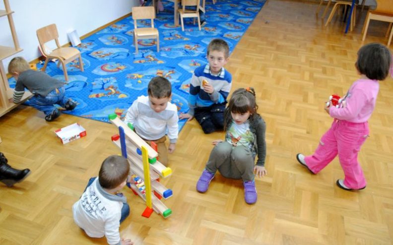 Djeca u Srbu dobila igraonicu