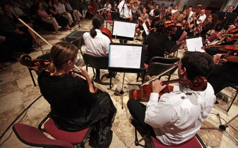 Komorni orkestar i solisti večeras na Sveučilištu