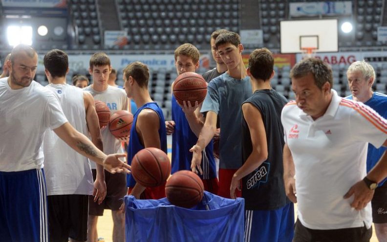 Marko Šutalo pred vratima Višnjika