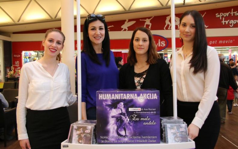 Ana Rucner donatorima potpisivala svoj CD