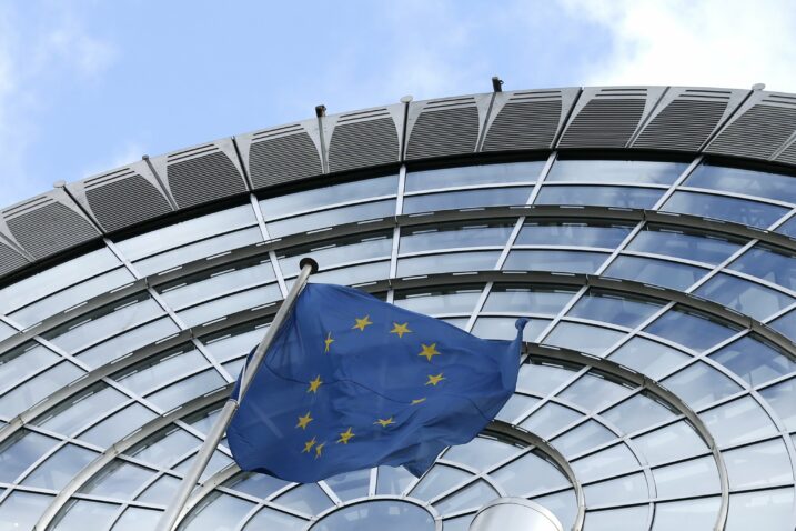 Europska komisija želi da se jasno označavaju sadržaji kreirani umjetnom inteligencijom