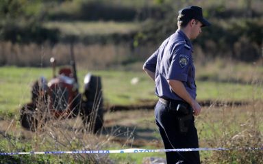 NESREĆA S FATALNIM ISHODOM Muškarac (67) poginuo dok je popravljao traktorsku prikolicu