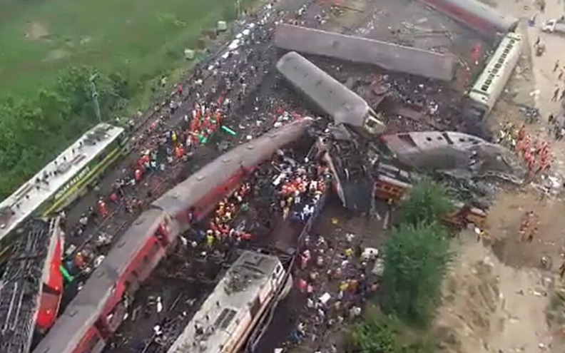 [VIDEO] U direktnom sudaru vlakova skoro 300 poginulih i 850 ozlijeđenih