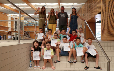 Trinaest djece iz Škabrnje i Prkosa naučilo plivati uz PK Jadera