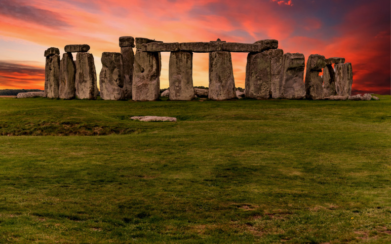 Tisuće ljudi dočekuju ljetni solsticij u Stonehengeu