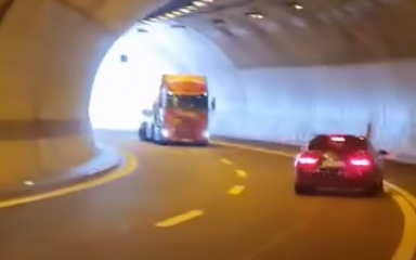[VIDEO] Vozio krivom trakom u tunelu na A1, iza zavoja naišao je kamion…