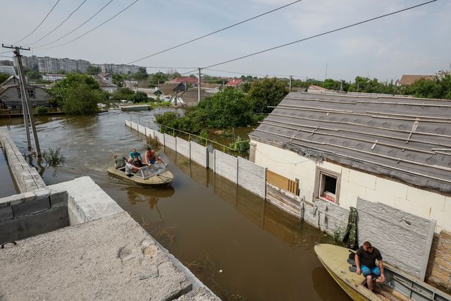 Stotine spašene iz poplavom pogođenih područja Ukrajine
