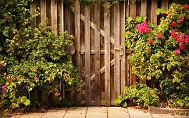 Vrtna vrata nisu samo sigurnosna mjera, već i estetski dodatak uređenju
