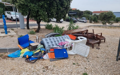 Općina Kolan provela akciju čišćenja plaža od ostavljenih stvari