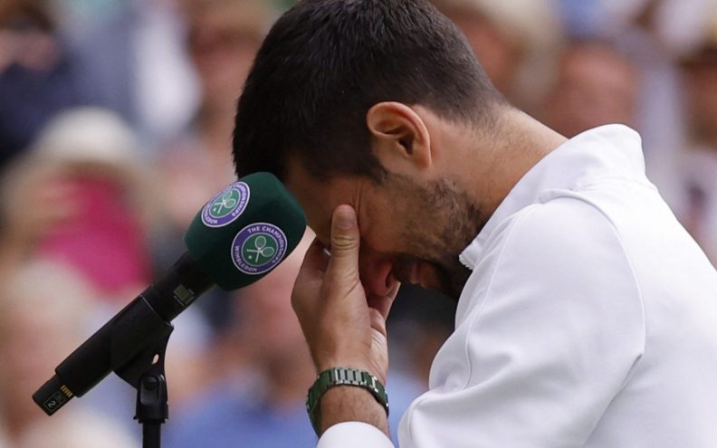 Wimbledon kaznio Đokovića zbog lomljenja reketa u finalu: Evo koliko će morati platiti
