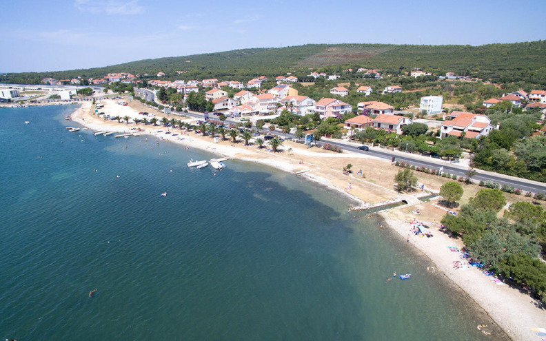 Deset kilometara razvedene obale i savršenog mora