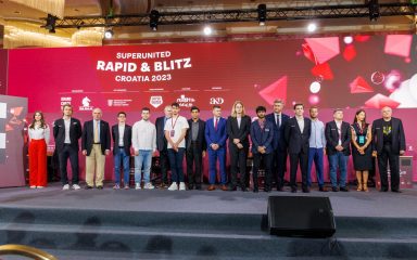 Andrej Plenković uz asistenciju Garija Kasparova i Magnusa Carlsena povukao prvi potez na šahovskom turniru u Zagrebu