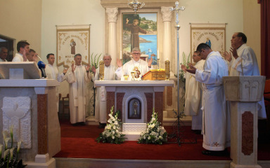 Zadarski nadbiskup posvetio župnu crkvu u Dragama