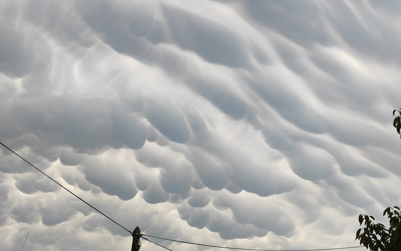 Iznad Zadra i okolice se na nebu pojavili rijetki mammatus oblaci
