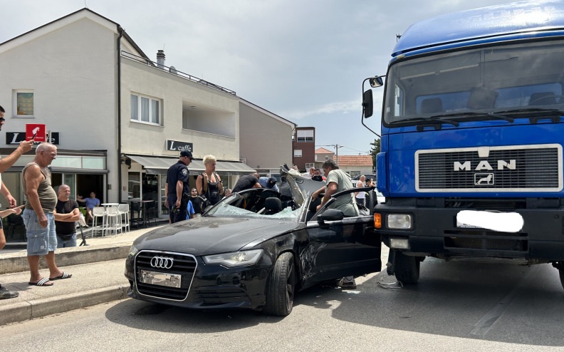 [FOTO] Teška prometna nesreća na Bokanjcu, na terenu vatrogasci i policija