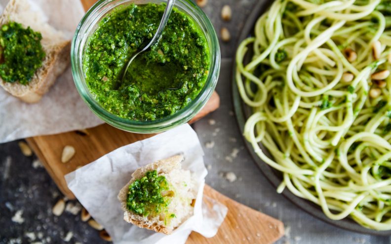 Pesto od medvjeđeg luka prava je stvar za uživanje u tjestenini