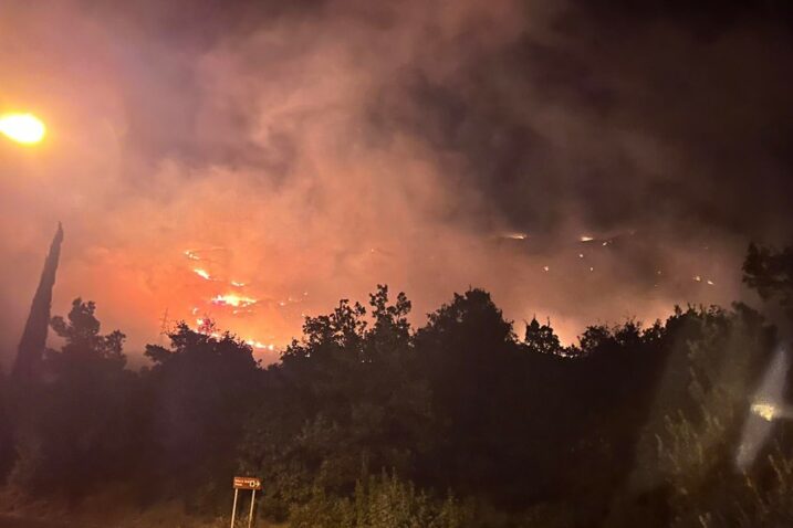 Nastavlja se borba s požarom kod Dubrovnika, vatrogasci strahuju od bure