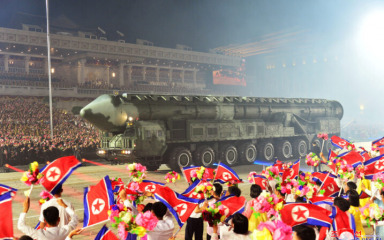 Pjongjang na vojnoj paradi pokazao projektile kojima može gađati SAD
