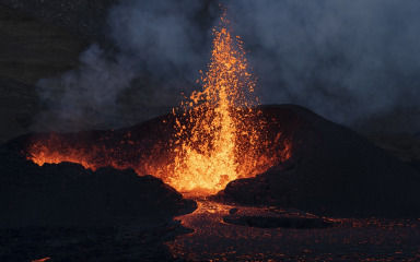 Vulkan na Islandu erumpirao u blizini glavnog grada