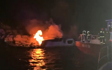 U požaru na motornoj jahti kod otoka Žuta nema ozlijeđenih i onečišćenja mora
