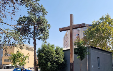 S križa na Relji ukradena brončana skulptura Isusa