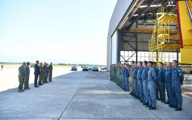 Ministar Banožić se u Zemuniku susreo s pripadnicima protupožarne eskadrile