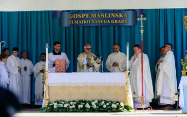 [FOTO] Nadbiskup Zgrablić predvodio misno slavlje u crkvi Uznesenja BDM na Belafuži