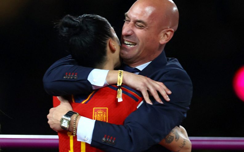 Predsjednik Španjolskog nogometnog saveza ipak neće odstupiti zbog poljupca: 