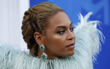 Par sati nakon što su optužbe procurile u javnost, Beyonce izostavila Lizzoino ime iz remiksa