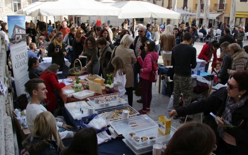 Cukrići i srednjoškolci mjerili šećer i promovirali zdrav život