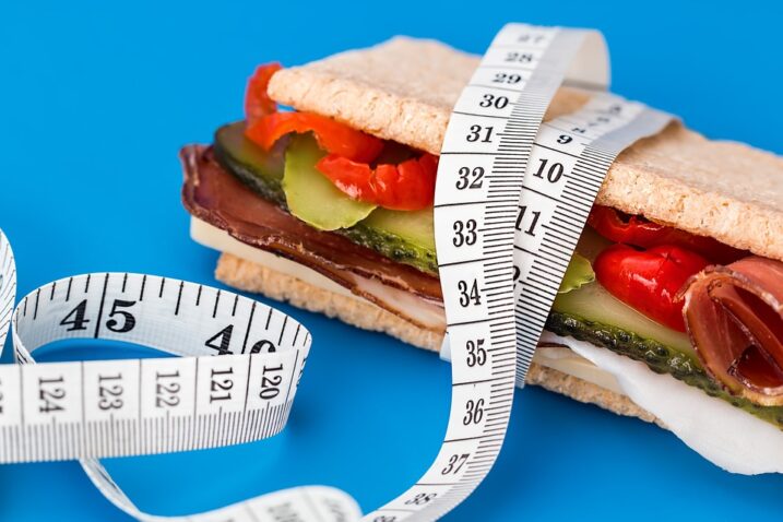 Kako rasporediti kalorije kroz dan: je li bolje jesti više za ručak ili večeru?