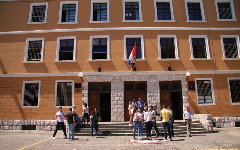 Fakultativni predmet o umjetnoj inteligenciji od jeseni u svim razredima srednjih škola