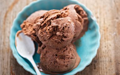 Pripremite kod kuće zdravi čokoladni sladoled od samo dva sastojka