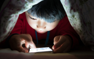 Kineske vlasti ograničavaju upotrebu interneta na mobitelima na dva sata mlađima od 18 godina