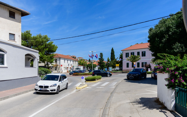 U prometnoj nesreći u Pakoštanima teško ozlijeđen motociklist