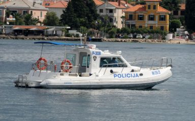 Kupačica ozlijeđena u naletu jet-skija kod Vira, brodica izgorjela u Ninskom zaljevu