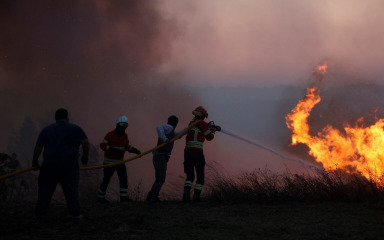 Požari diljem Portugala i Španjolske, spaljeno tisuće hektara šume, ima i ozlijeđenih