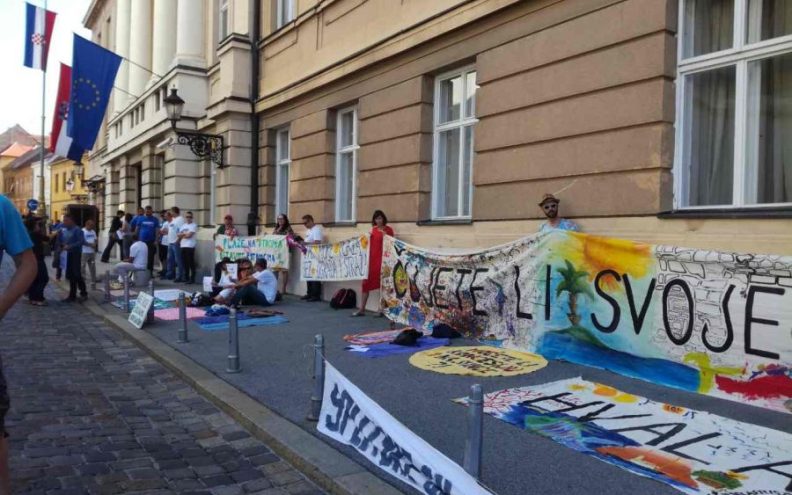“Bilo bi tužno da koncesionari zabrane prilaz plažama na kojima smo odrasli”