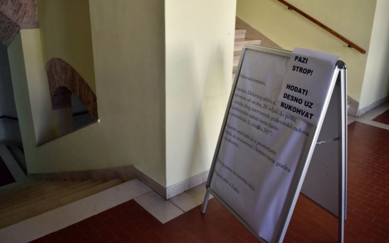 Arhiv i Znanstvena se zatvaraju zbog napuknutog stropa