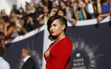 Demi Lovato prije je hodala sa starijim muškarcima, a sada je promijenila ploču: ‘To je nezdravo i toksično’