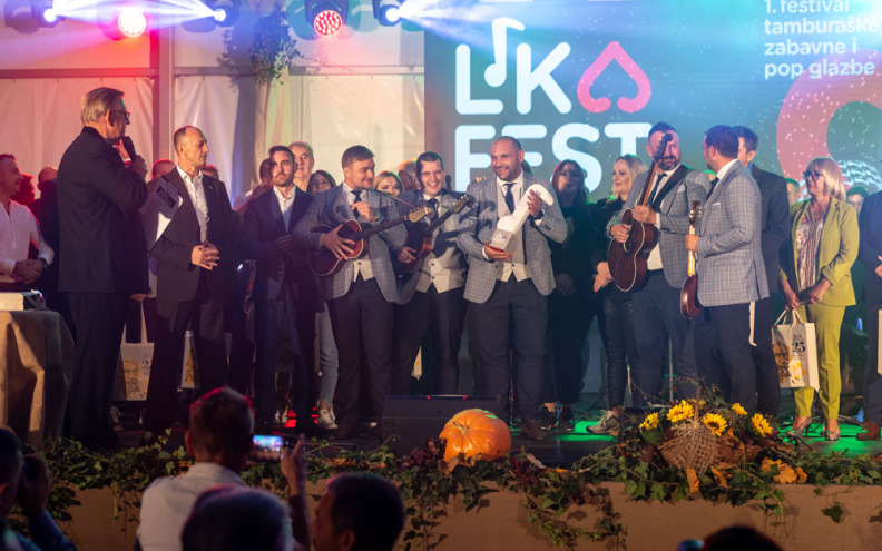 Održan je prvi Lika-Fest u Gospiću, apsolutni pobjednici su TS „Divne godine“ iz okolice Zagreba