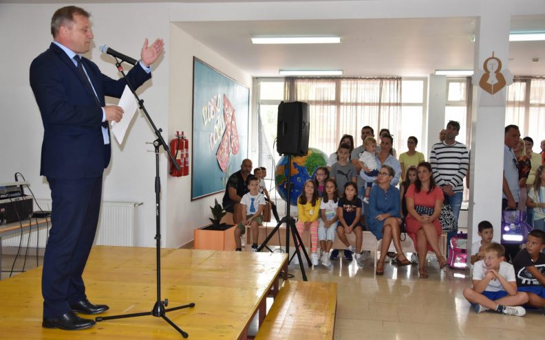 [FOTOGALERIJA] Dukić: “Dragi naši prvaši dobro nam došli!”