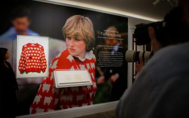 Džemper kojeg je nosila princeza Diana prodan za više od milijun dolara
